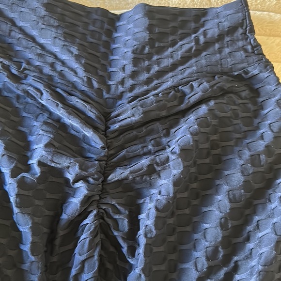 Two pairs, size small/medium booty poppin ticktock famous leggings - Picture 4 of 5